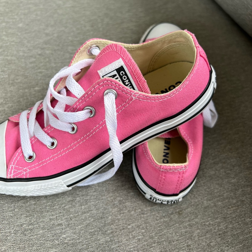 Like NEW, Pink Converse Low Tops
